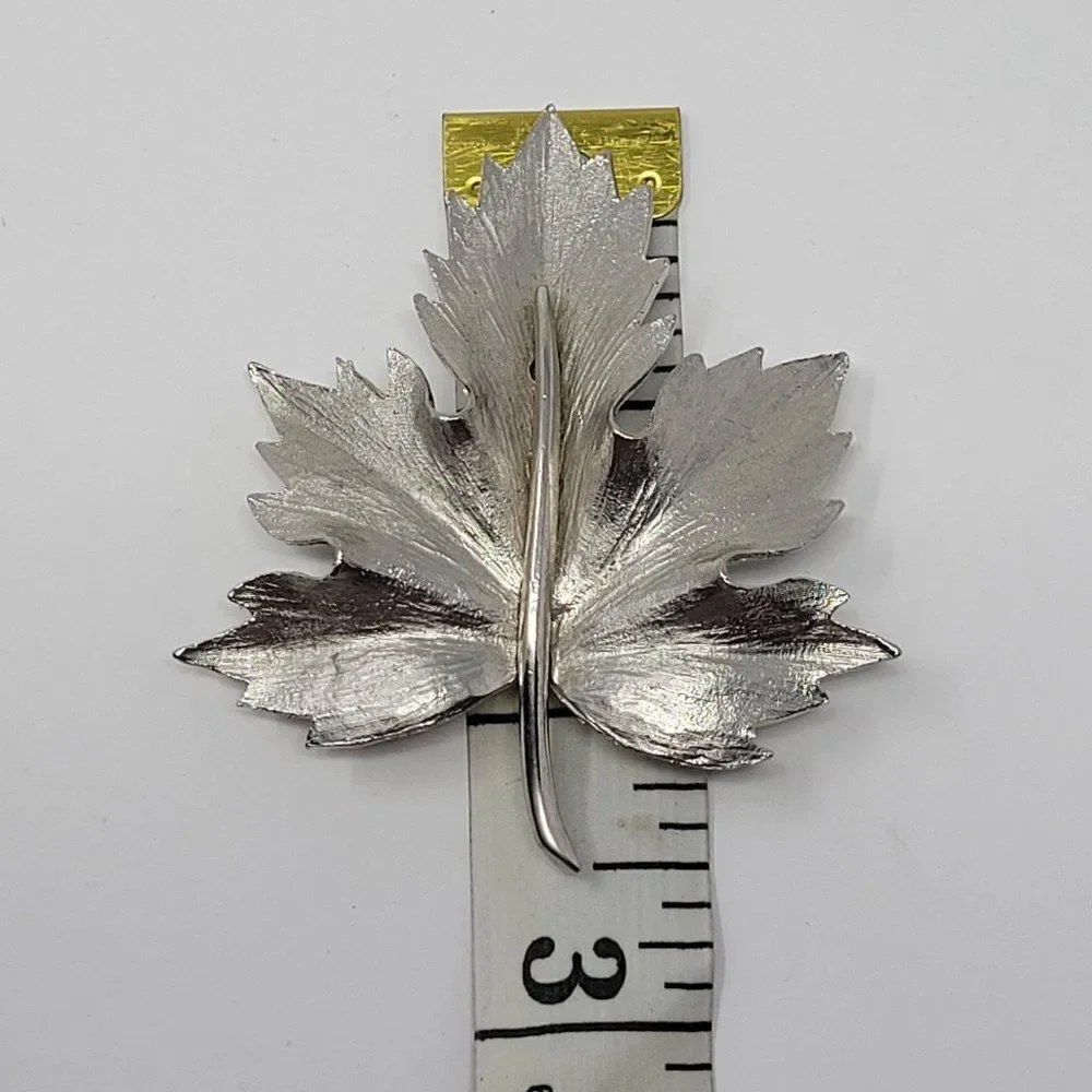 Vintage‎ Silver Tone Maple Leaf Brooch Pin Pendant 3D Etched Gift Canadian